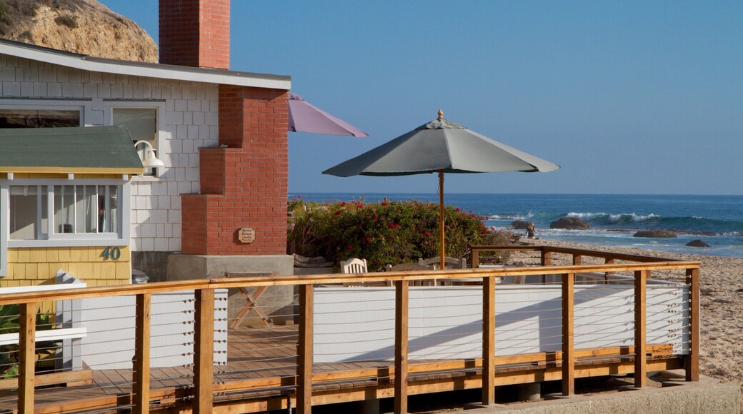 Crystal Cove State Park mettant en vedette vues littorales et maison