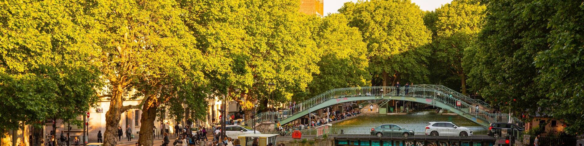 Canal Saint-Martin showing a river or creek and boating