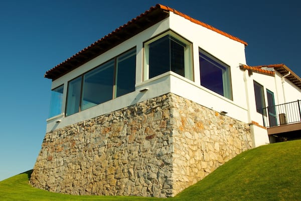 Wrigley Mansion showing a house