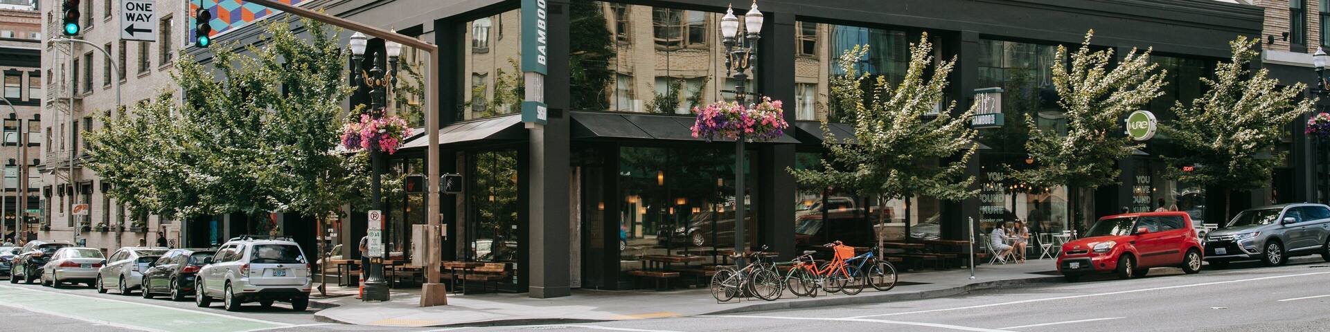 Pearl District which includes outdoor art