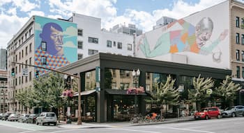 Pearl District which includes outdoor art