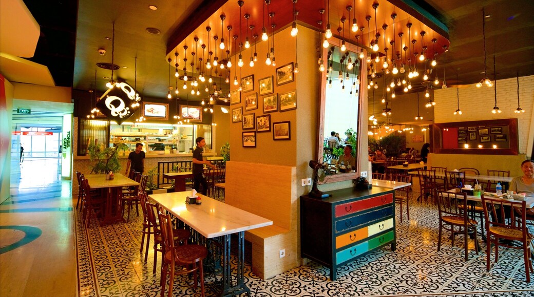 Grand Indonesia kjøpesenter fasiliteter samt innendørs og kaféstil