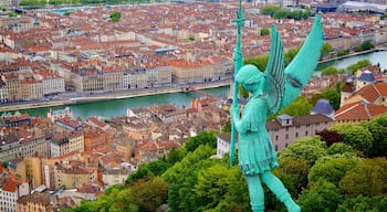 Lyon showing a city, a statue or sculpture and a river or creek