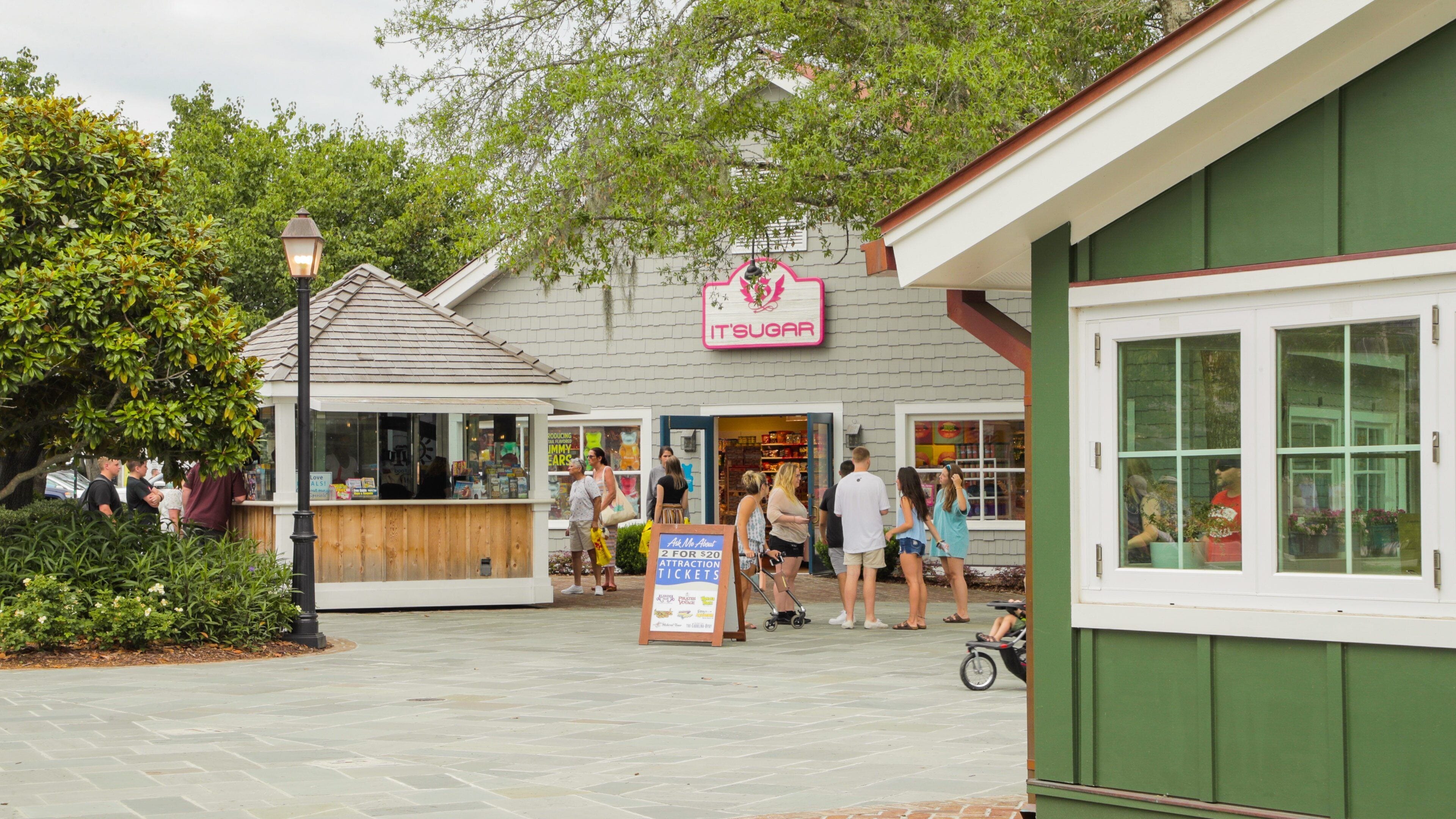 Barefoot Landing which includes street scenes