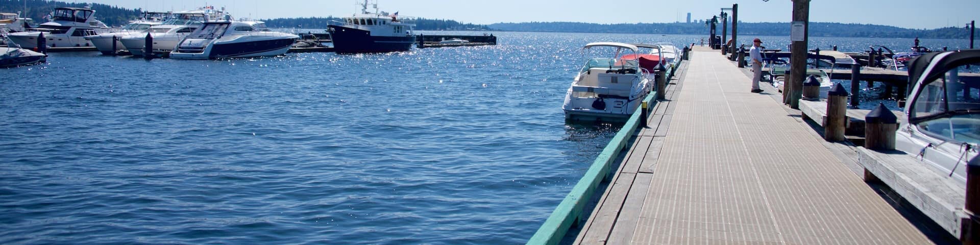 Marina Park das einen Bucht oder Hafen und Marina