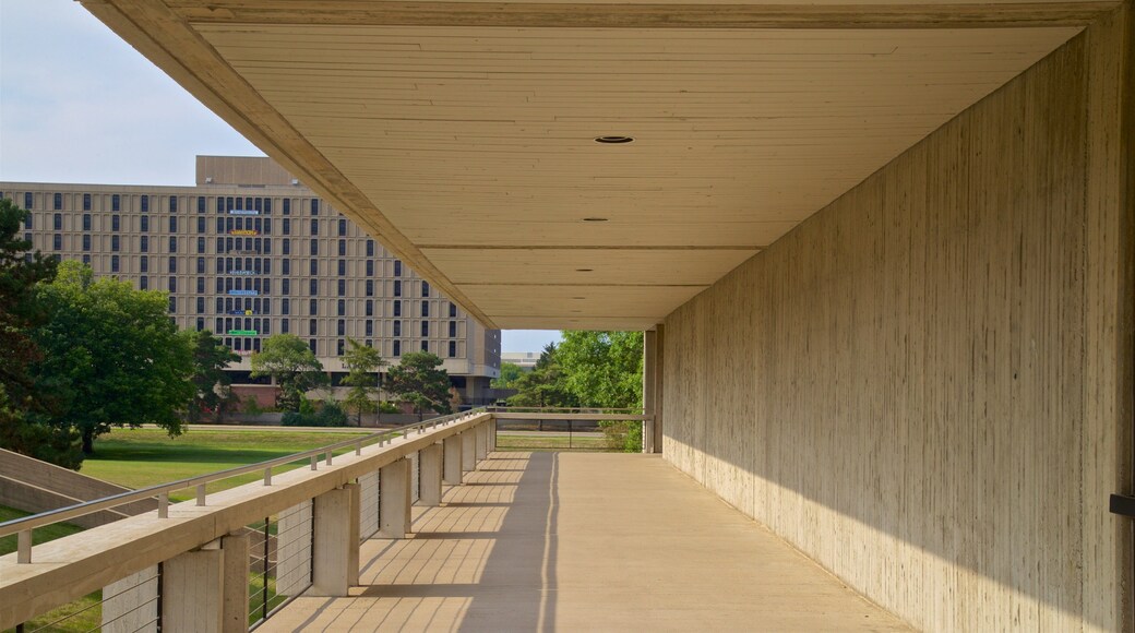 Brunnier Art Museum showing a garden