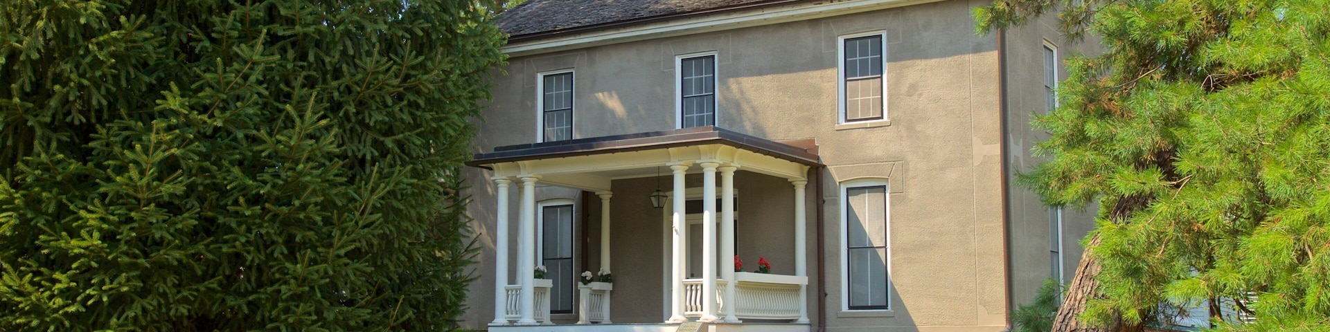 Farm House Museum featuring a house