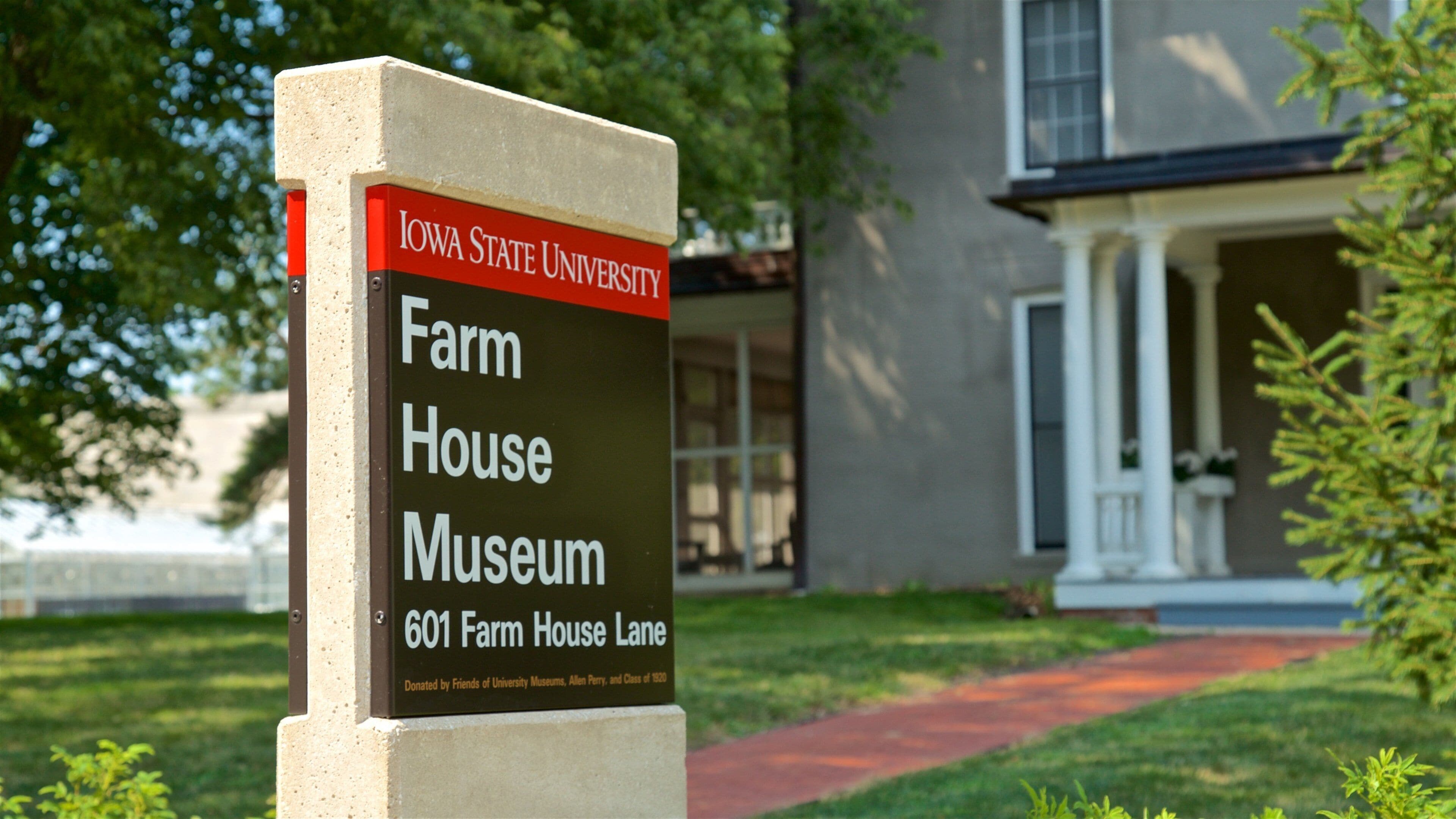 Farm House Museum which includes signage