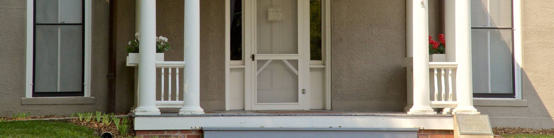 Farm House Museum showing a house