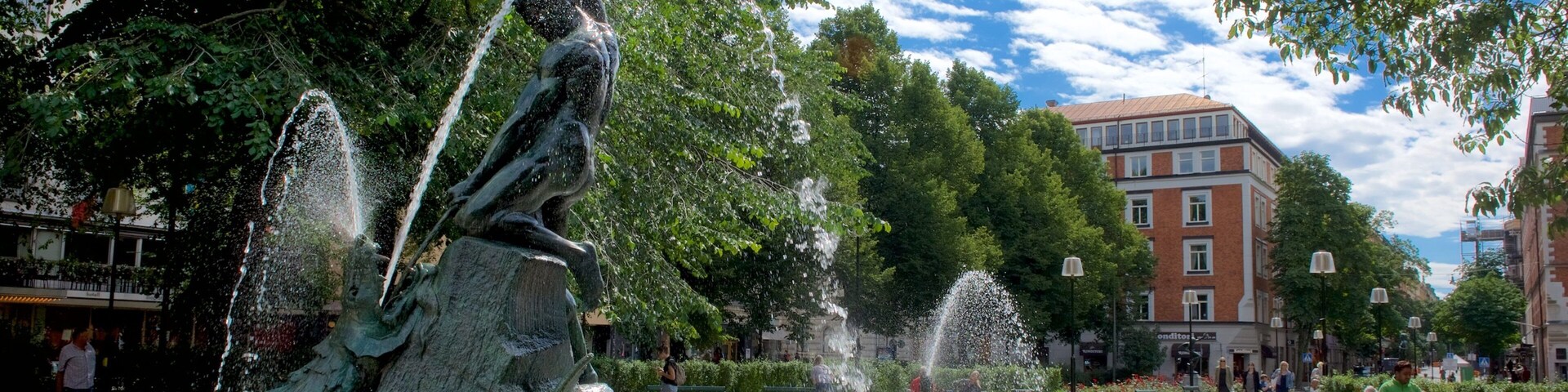 Maria Square featuring a fountain