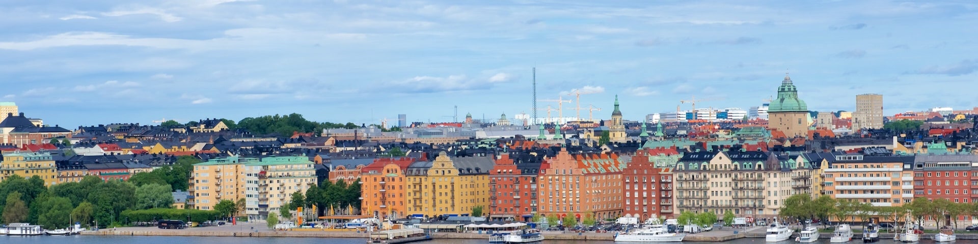 Skinnarvik Park which includes a city and a river or creek
