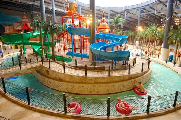 Lalandia mettant en vedette parc aquatique, vues intérieures et piscine