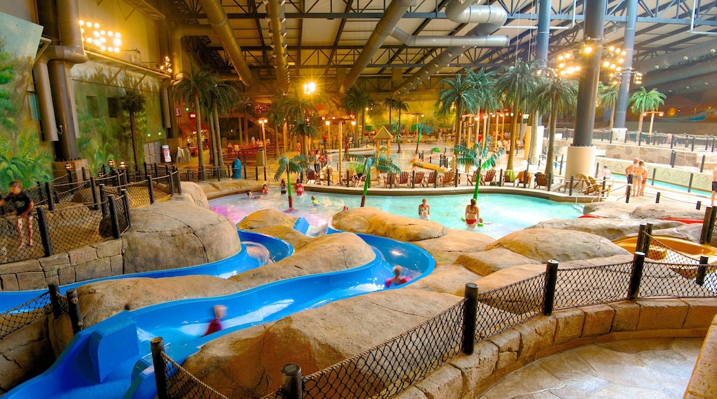 Lalandia montrant vues intérieures, parc aquatique et piscine