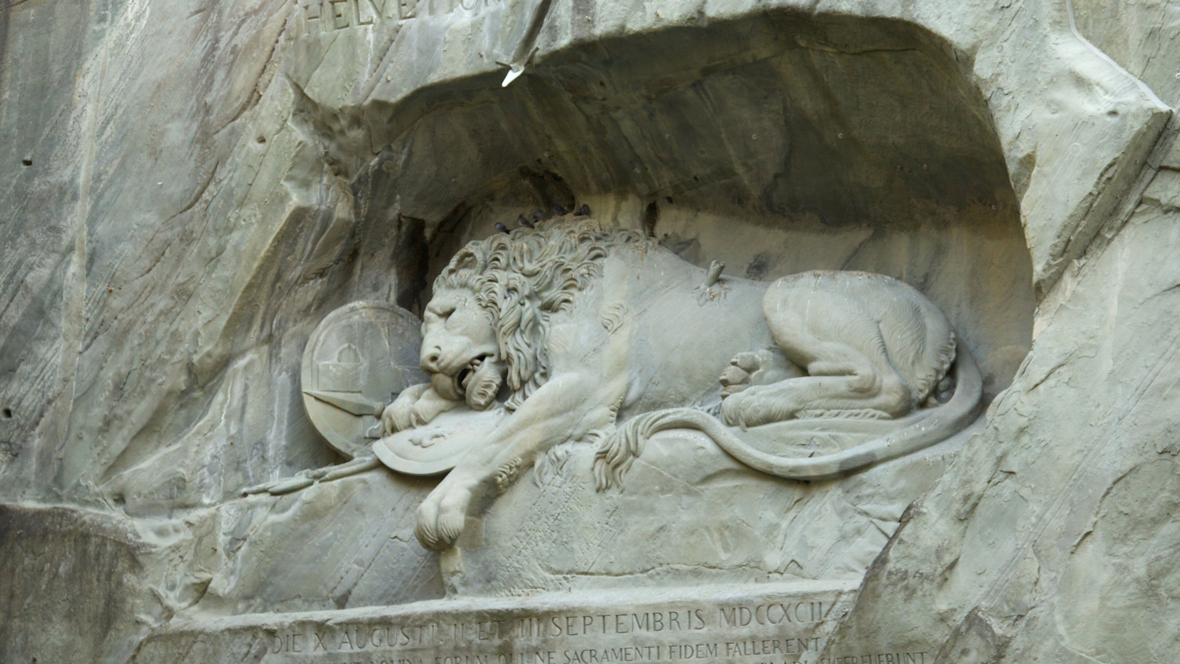 Lion Monument featuring a statue or sculpture and a monument