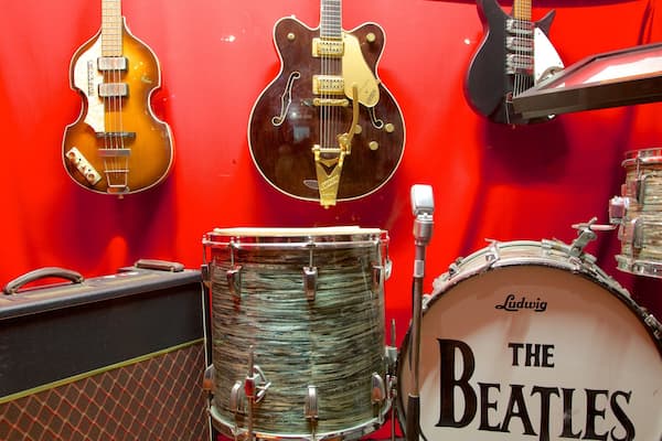 Cavern Club joka esittÀÀ musiikki ja sisÀkuvat