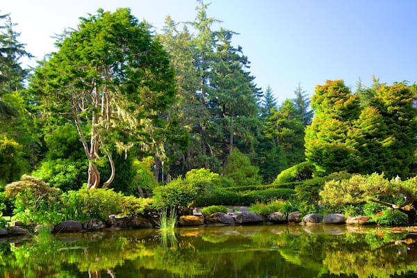 Shore Acres State Park og byder på skovområder og en dam
