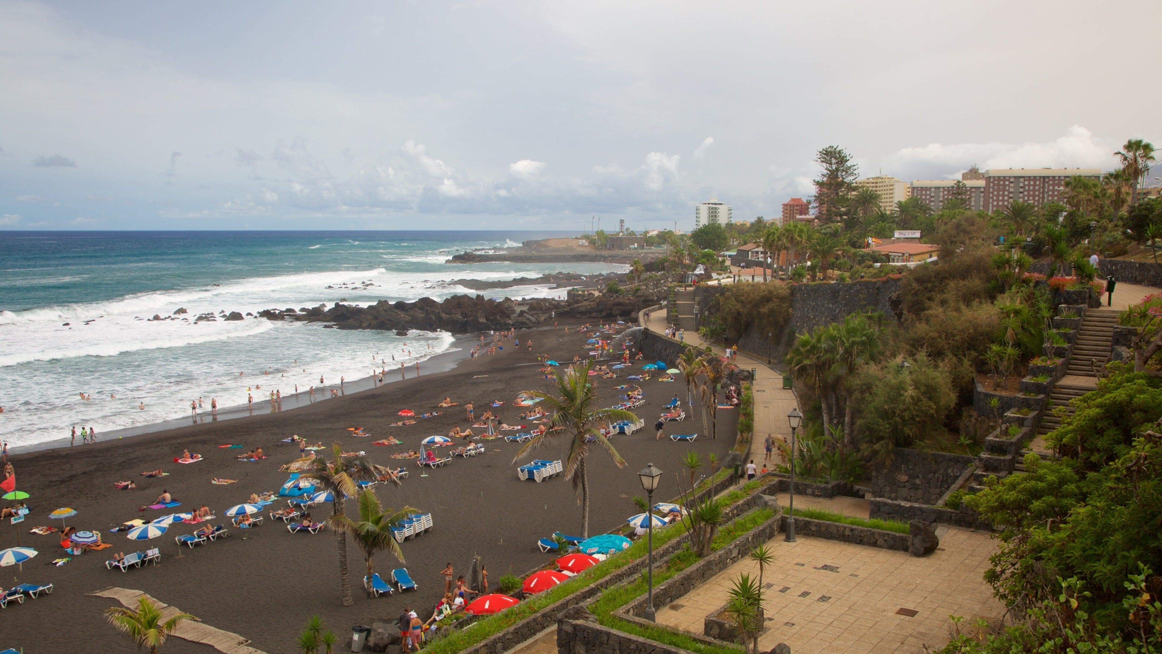 Garden Beach showing general coastal views