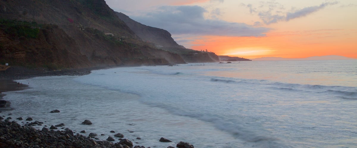 El Socorro Beach showing waves, general coastal views and a pebble beach