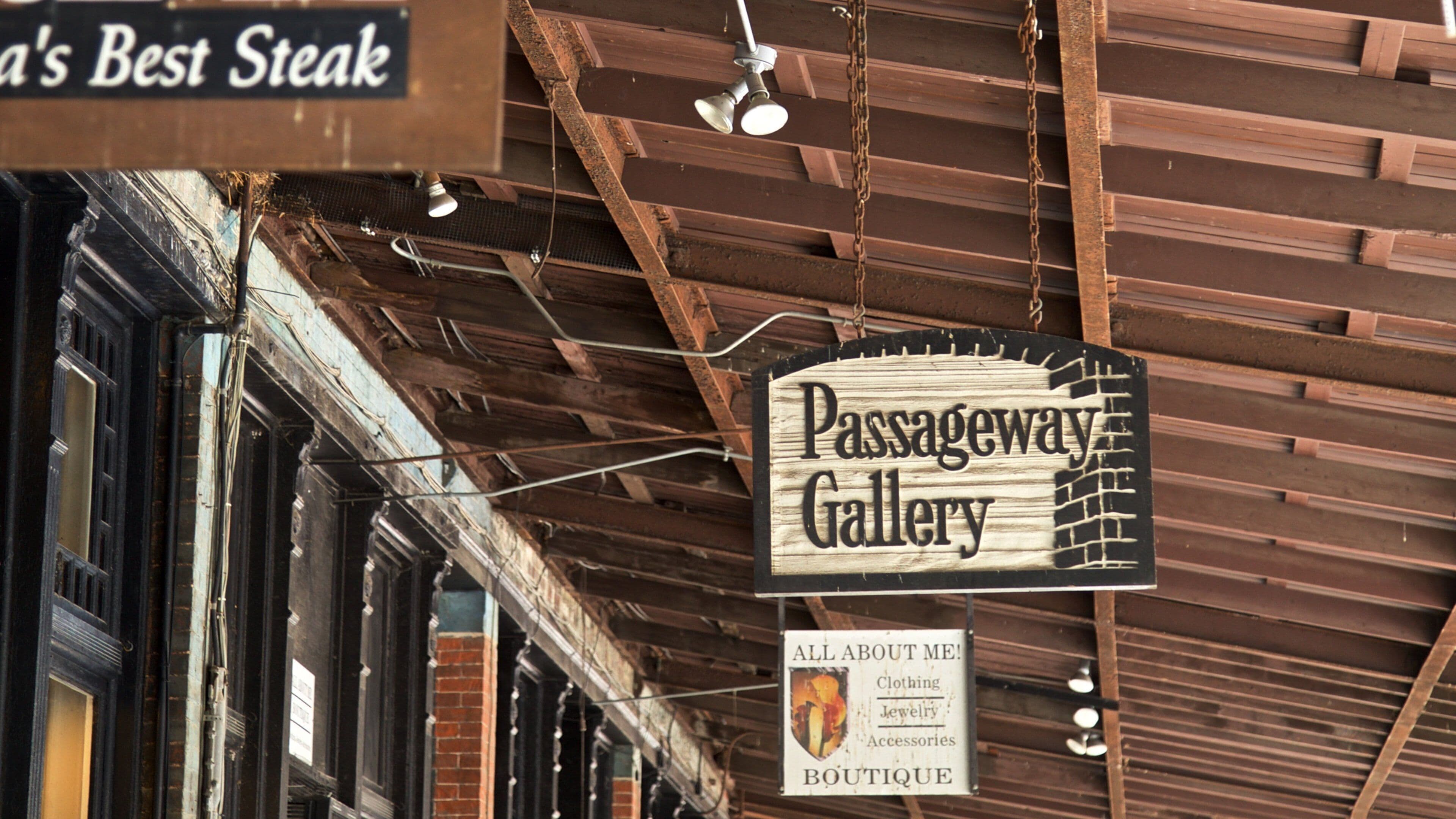 Viejo Mercado mostrando señalización