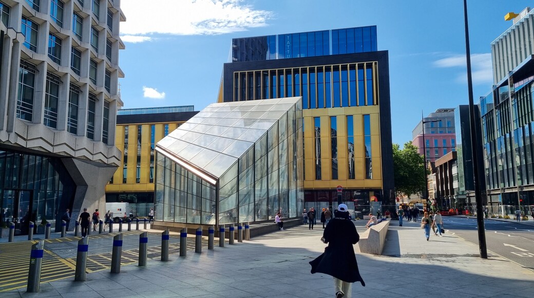 Estação do metrô de Londres: Tottenham Court Road