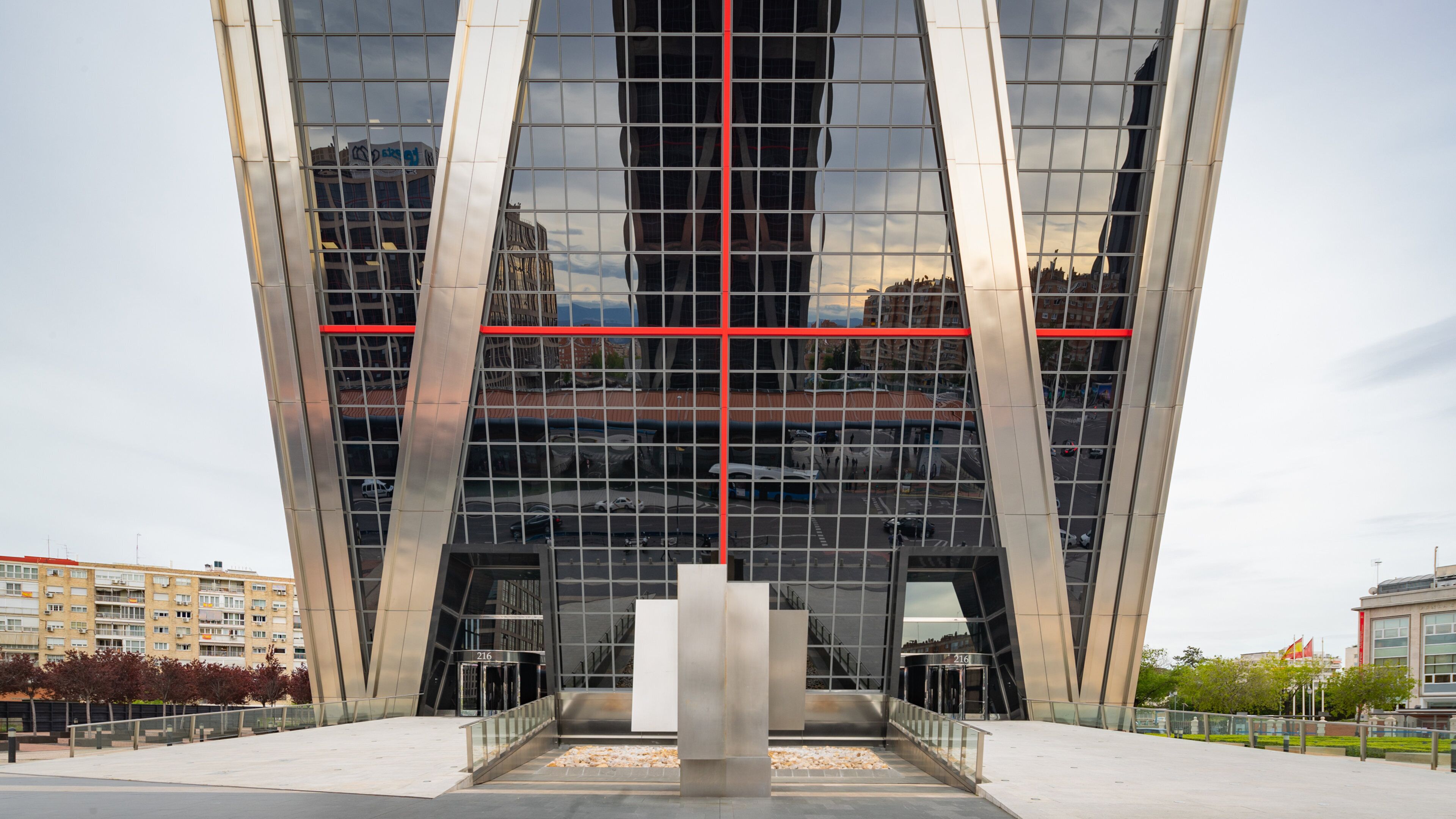 Plaza de Castilla which includes modern architecture