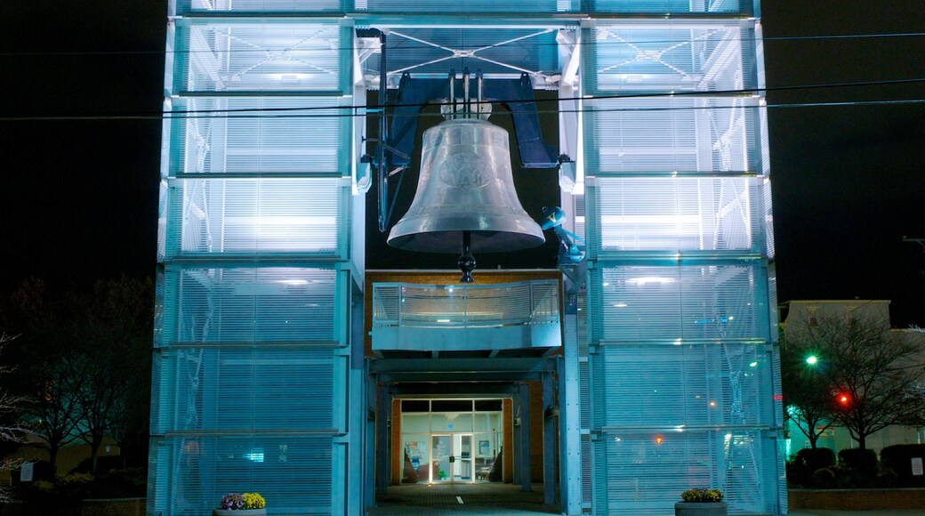 Newport on the Levee inclusief een stad, moderne architectuur en kunst in de open lucht