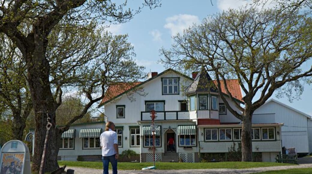 Summer at Koster island can be great! The main hotel just by the ferry.
