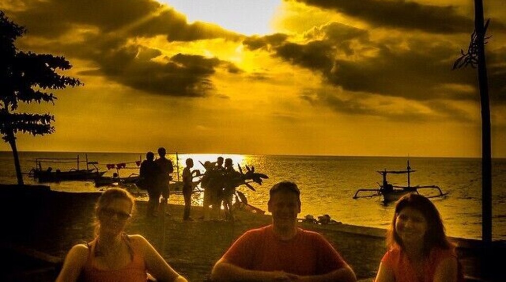 Enjoying cocktails at the beach in Lovina, Bali around #goldenhour
Lovina’s black sand beaches are quite lovely and lend themselves well to exploration on foot at a leisurely pace.
#inspiringtravellers