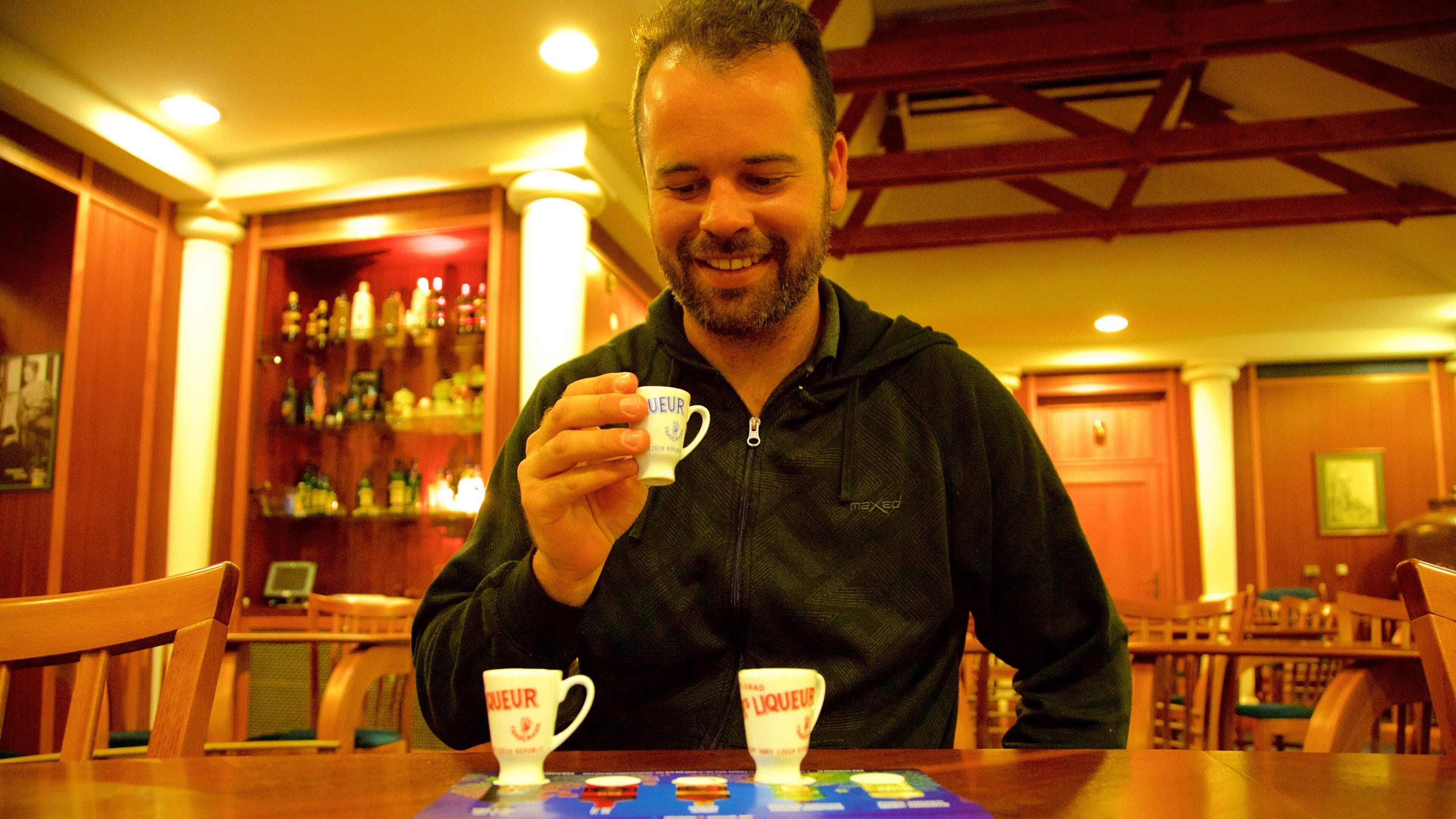 Museo Jan Becher mostrando vista interna y también un hombre