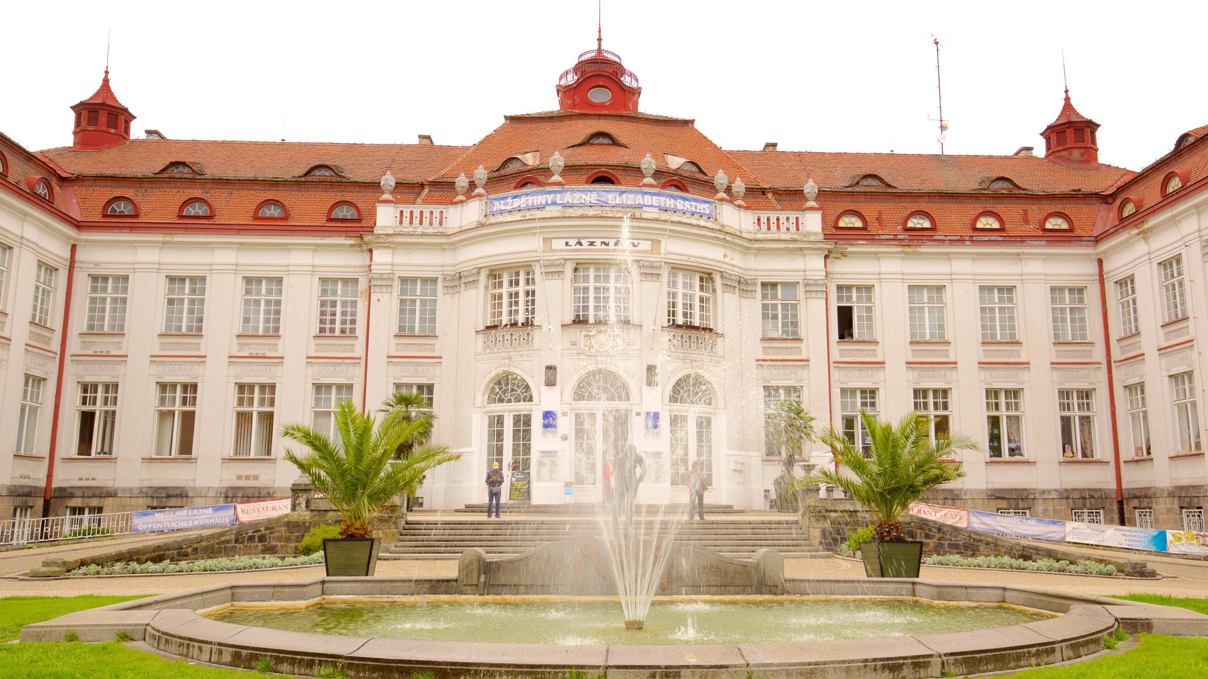 Elizabeth\'s Spa 呈现出 傳統元素, 噴泉 和 歷史建築