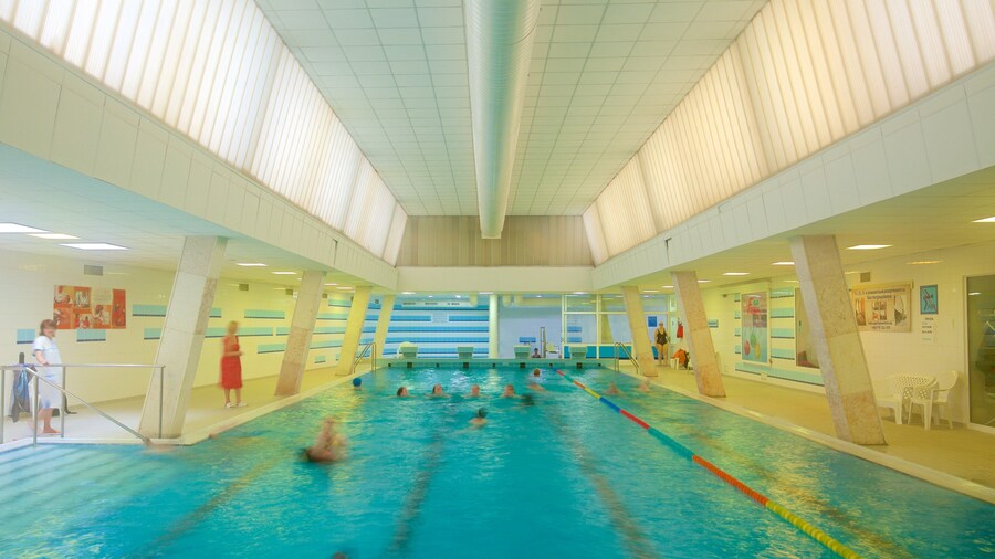 Elizabeth\'s Spa which includes interior views and a pool