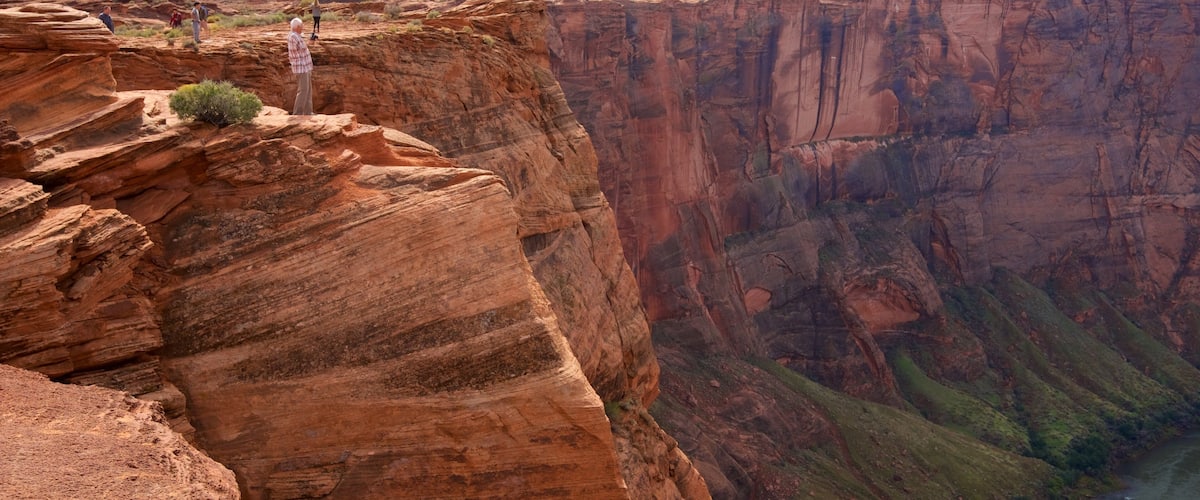 Horseshoe Bend showing a gorge or canyon and desert views