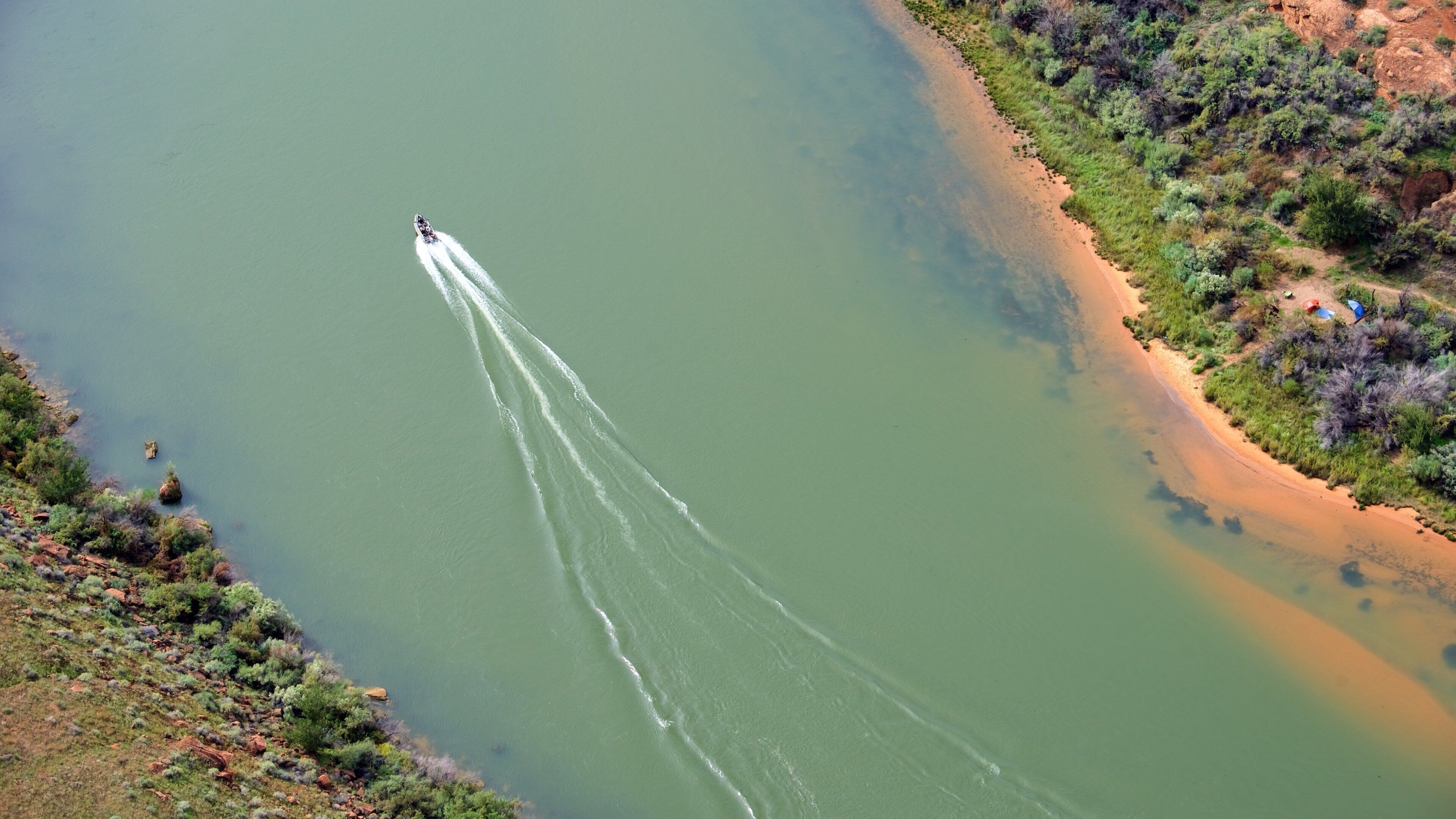 Horseshoe Bend 其中包括 河流或小溪