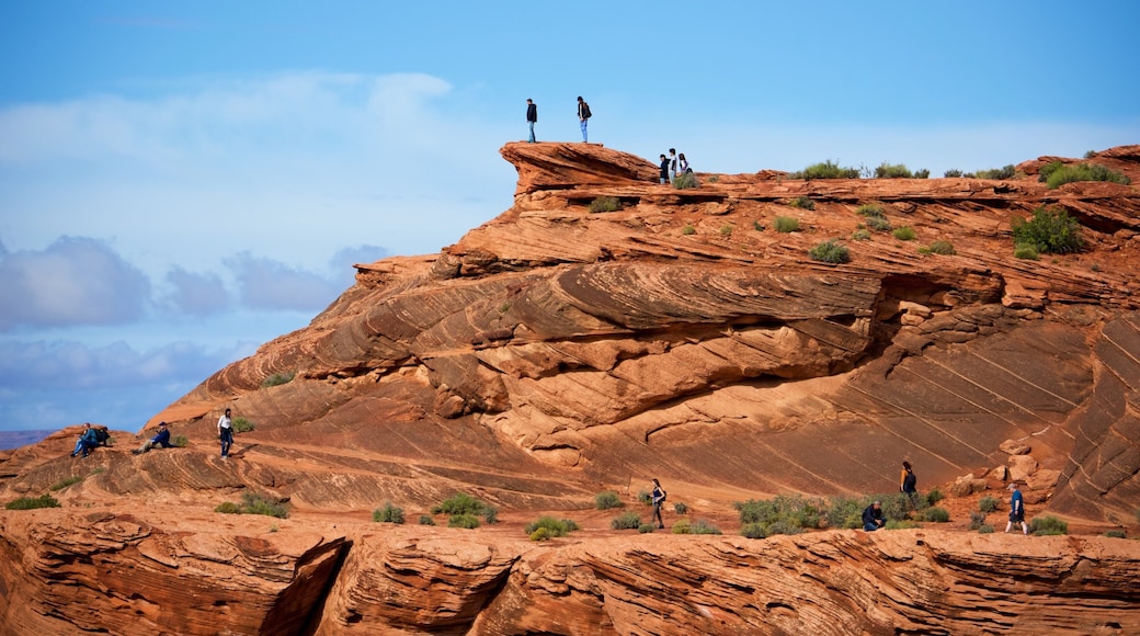 Horseshoe Bend which includes desert views