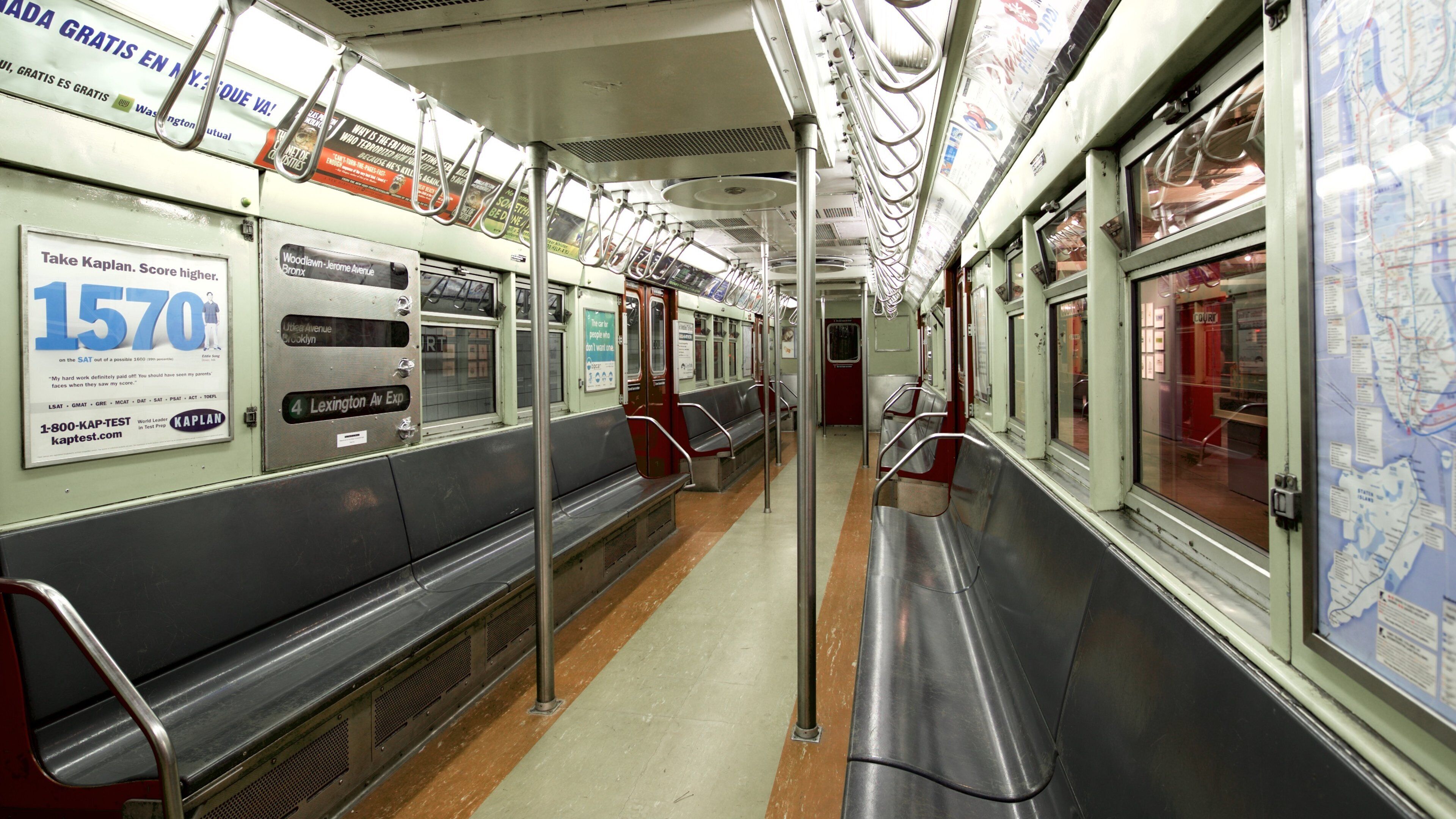 New York Transit Museum mit einem Innenansichten und Eisenbahnbetrieb