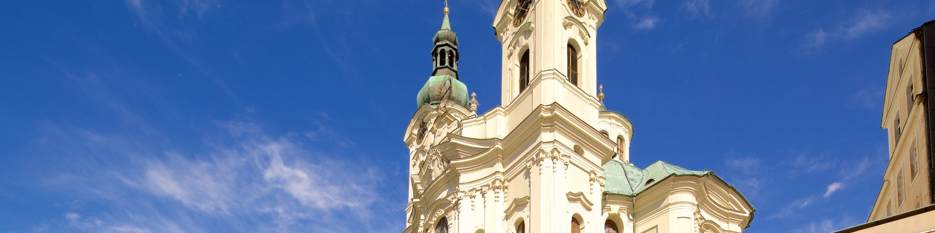 Igreja de Santa Maria Madalena mostrando arquitetura de patrimônio, elementos de patrimônio e uma igreja ou catedral