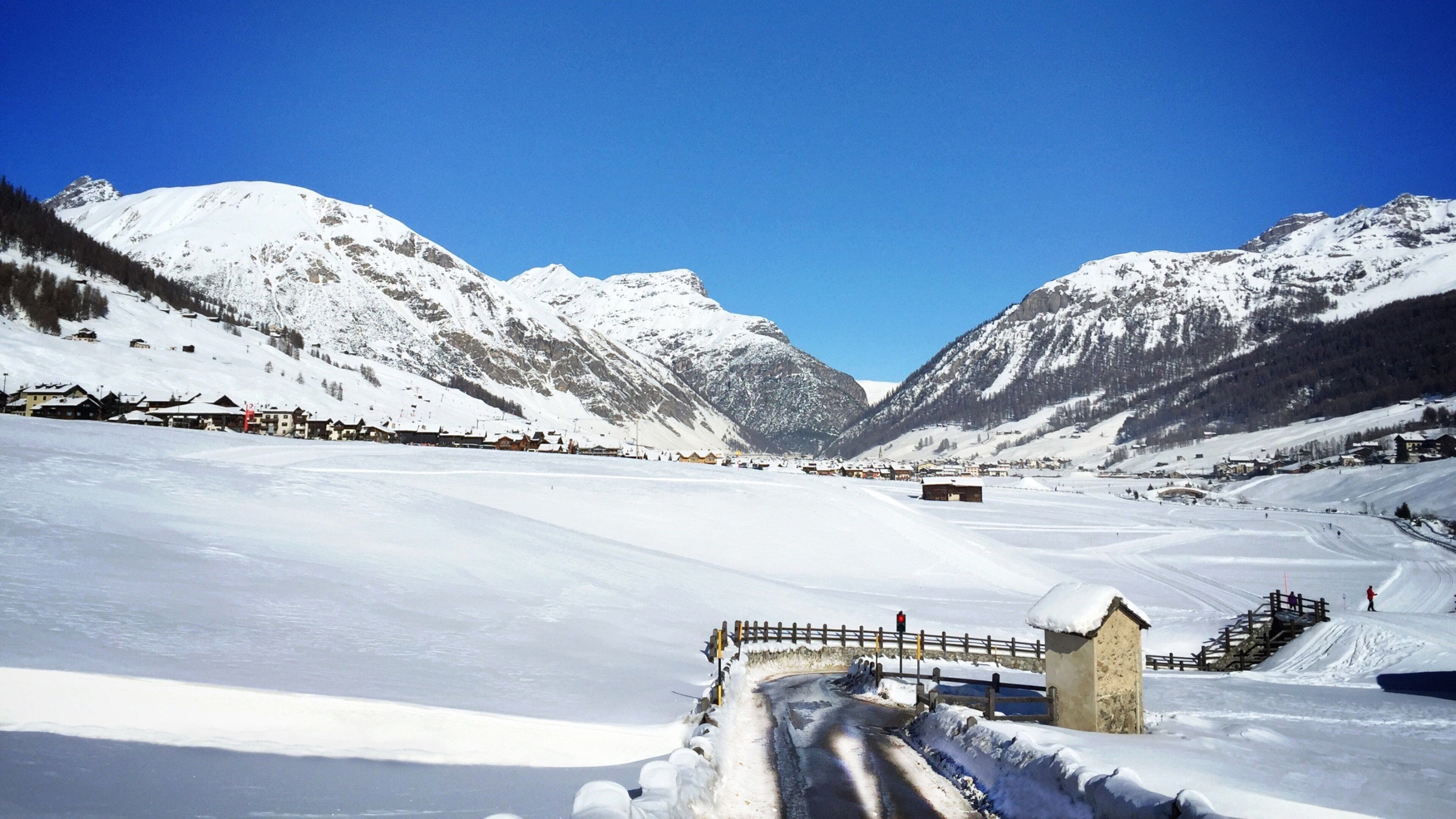 Livigno Ski Area showing tranquil scenes, landscape views and snow