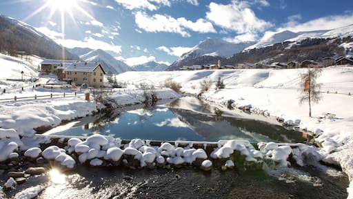 Station de ski de Livigno qui includes neige, scĂšnes tranquilles et panoramas