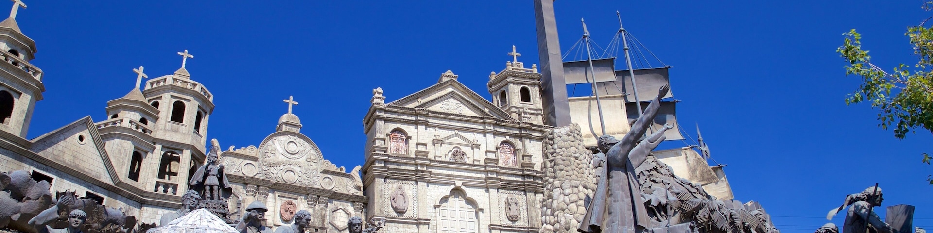 Heritage of Cebu Monument mit einem Statue oder Skulptur, religiöse Elemente und historische Architektur