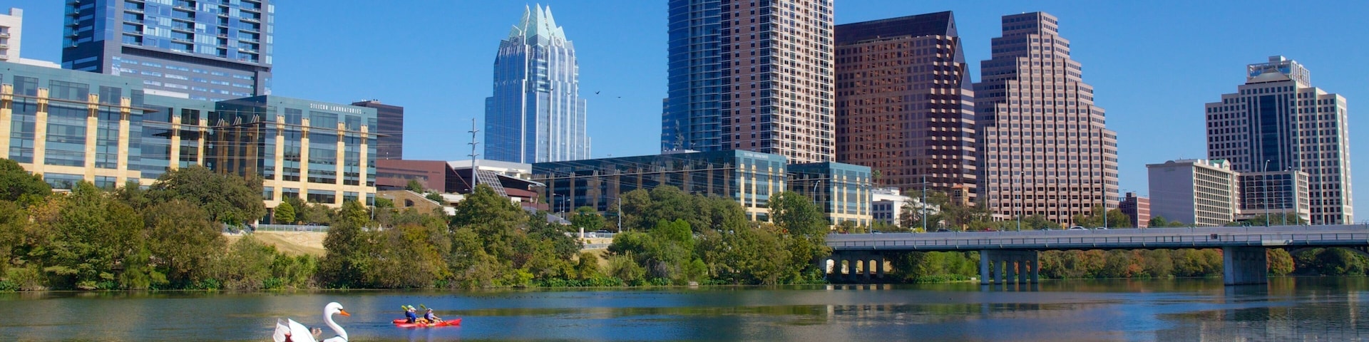 Lady Bird Lake 设有 高樓大廈, 天際線 和 城市風景
