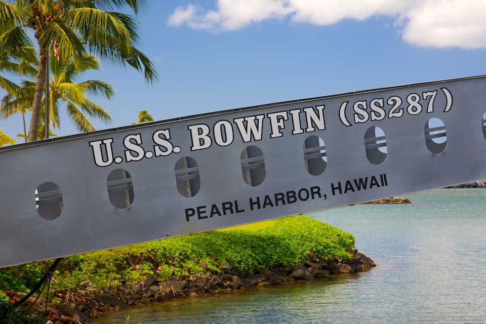 Un buque de la Marina de los Estados Unidos llamado U.S.S. Bowfin (SS287) anclado en Pearl Harbor, Hawaii.