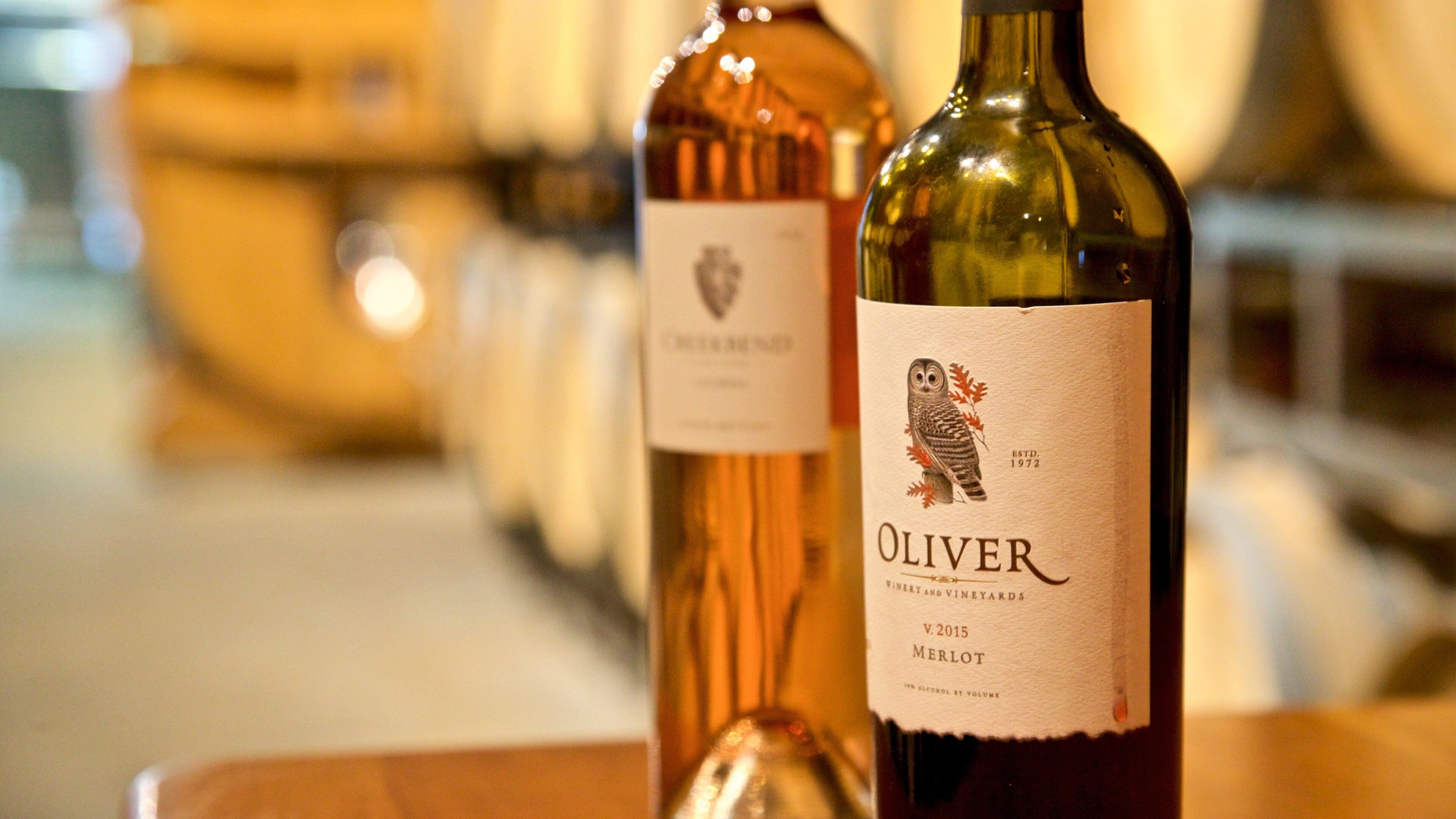 Oliver Winery montrant boissons et vues intérieures