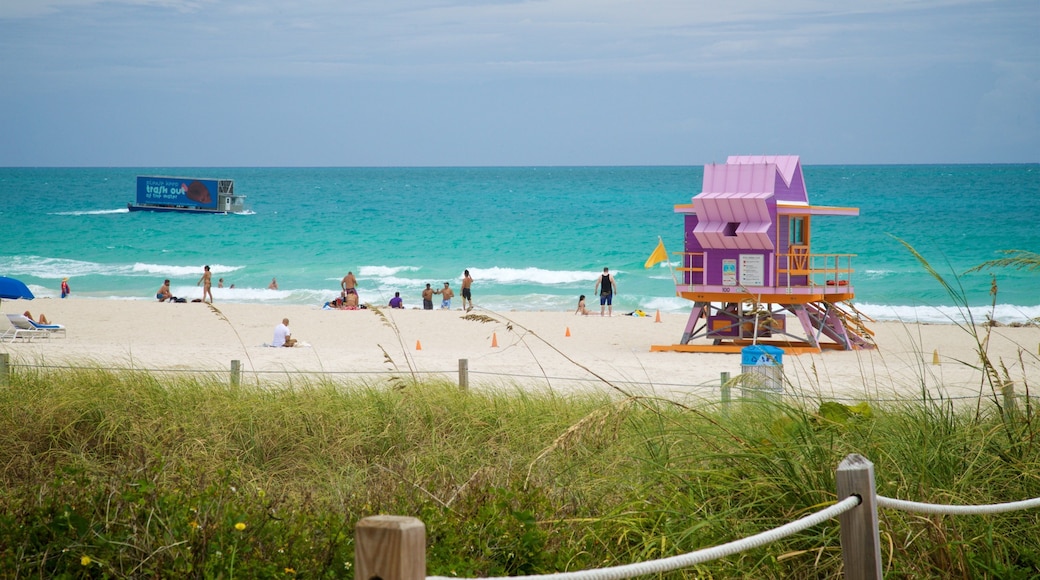 South Pointe Park which includes a beach and general coastal views