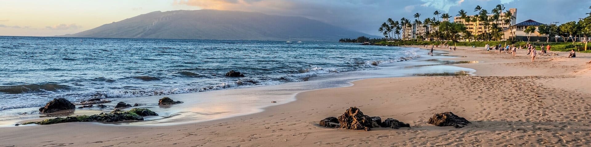 There are some beautiful beaches in Kihei but this is my favourite to watch the sunset. If you're lucky you might spot some turtles swimming close to shore here. #lifeatexpedia #BeachTips #GreatOutdoors