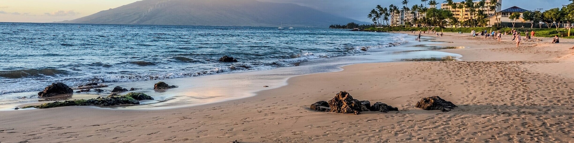 There are some beautiful beaches in Kihei but this is my favourite to watch the sunset. If you're lucky you might spot some turtles swimming close to shore here. #lifeatexpedia #BeachTips #GreatOutdoors