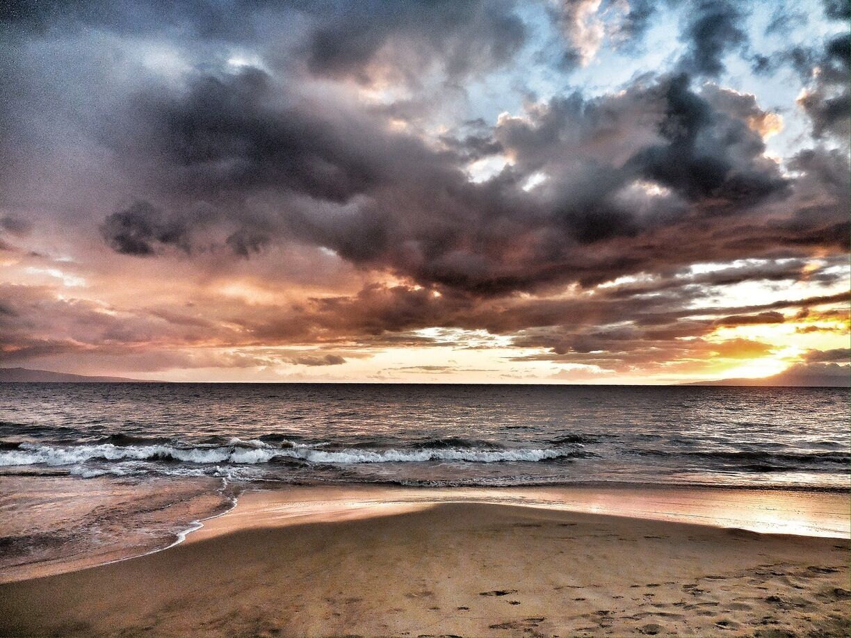 Stunning sunsets in Maui #beach  #goldenhour