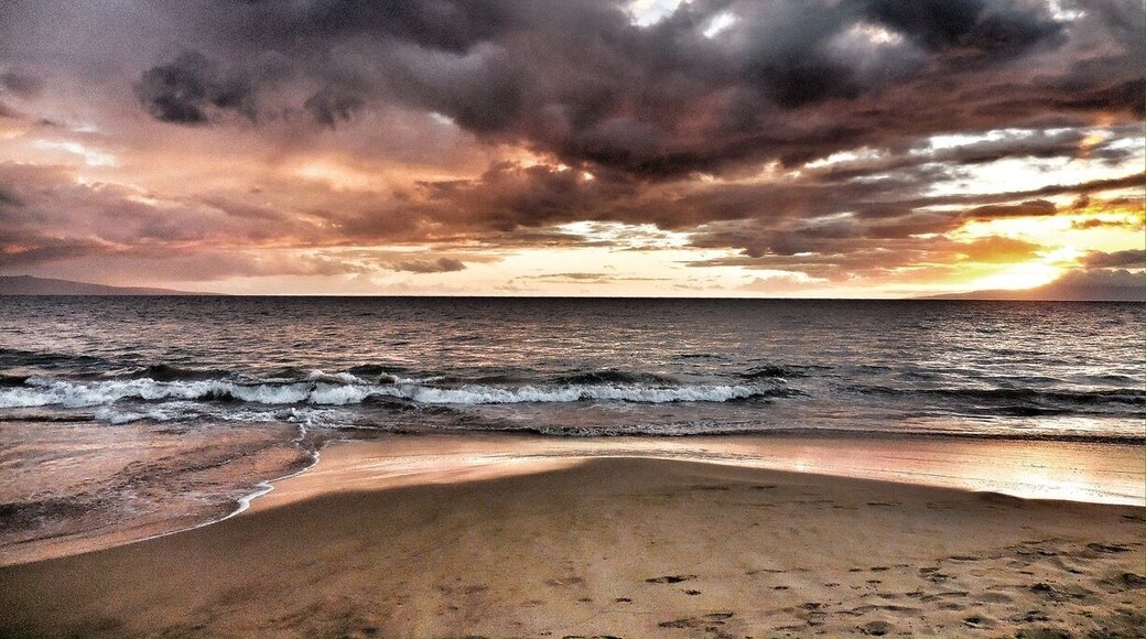 Stunning sunsets in Maui #beach #goldenhour