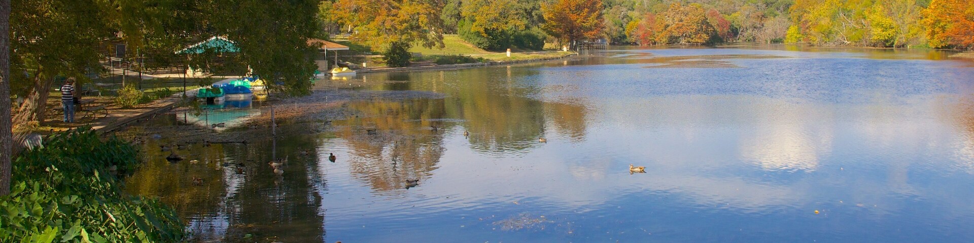 Landa Park which includes a garden, landscape views and a lake or waterhole