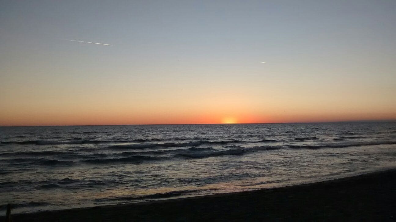 0_Sunset-in-Viareggio
