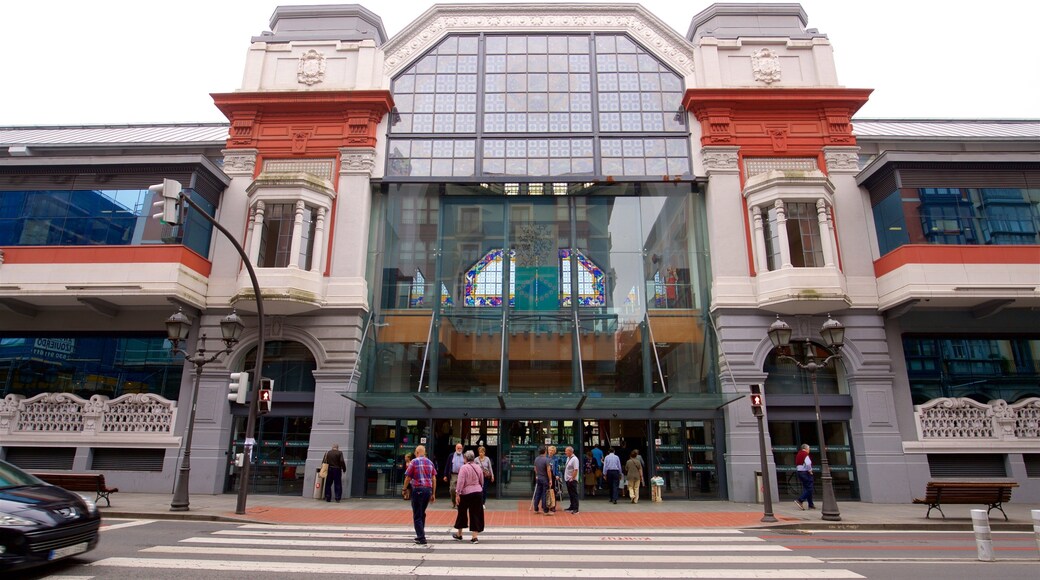 Ribera Market showing heritage architecture and street scenes as well as a small group of people